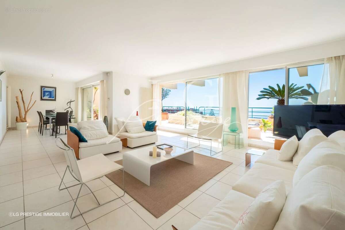 Appartement à MANDELIEU-LA-NAPOULE