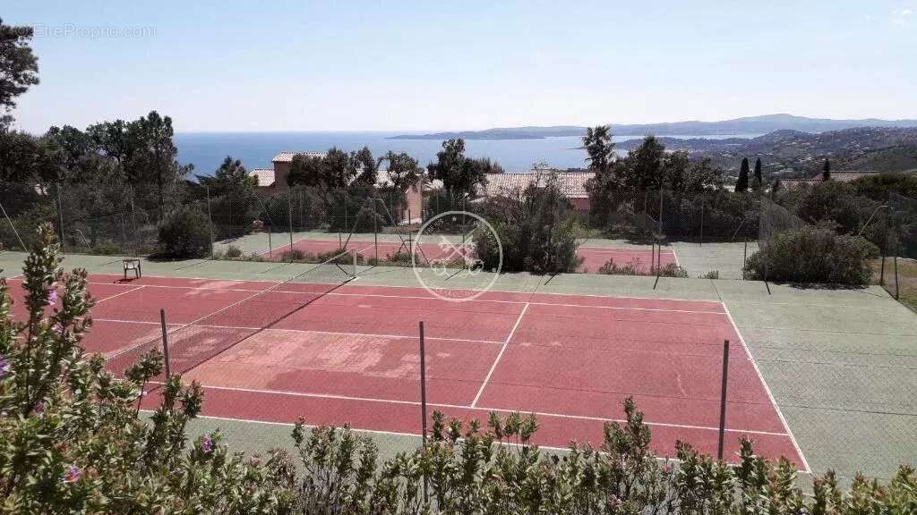 Appartement à ROQUEBRUNE-SUR-ARGENS