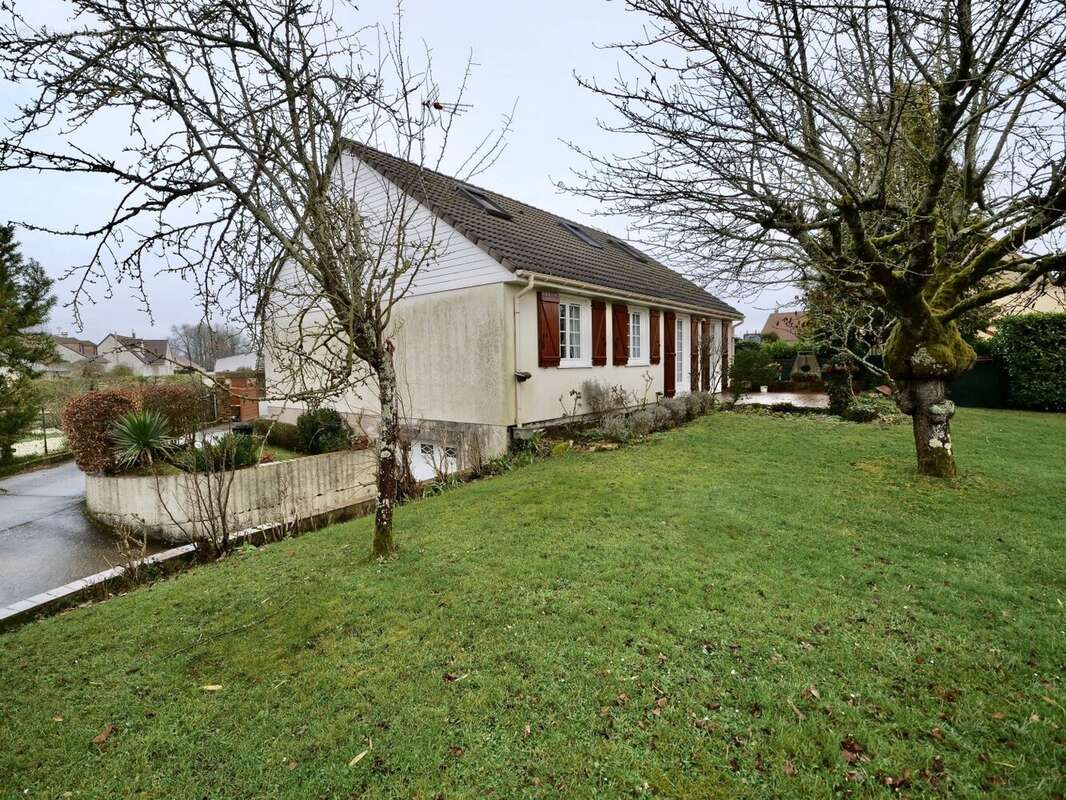 Maison à LE CHATELET-EN-BRIE