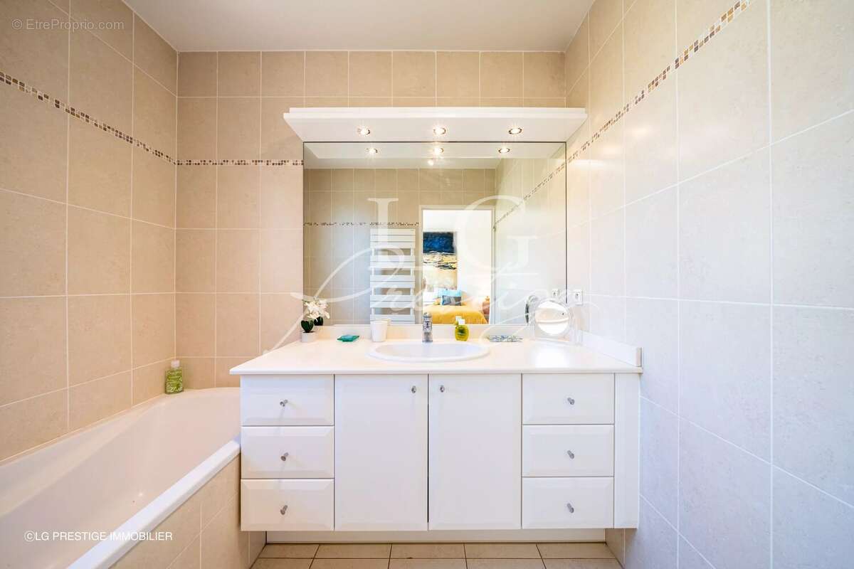 Appartement à MANDELIEU-LA-NAPOULE