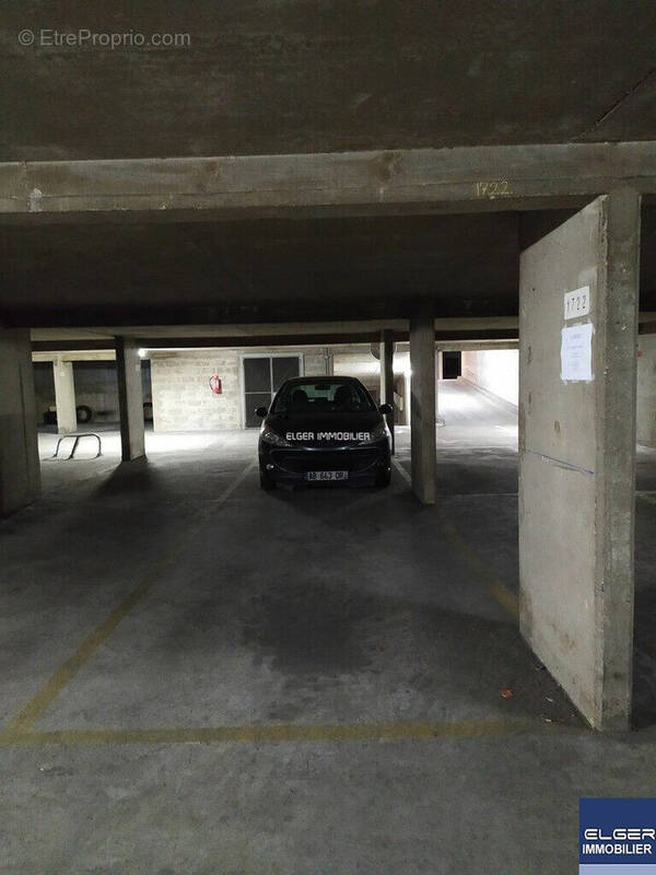 Parking à PARIS-15E