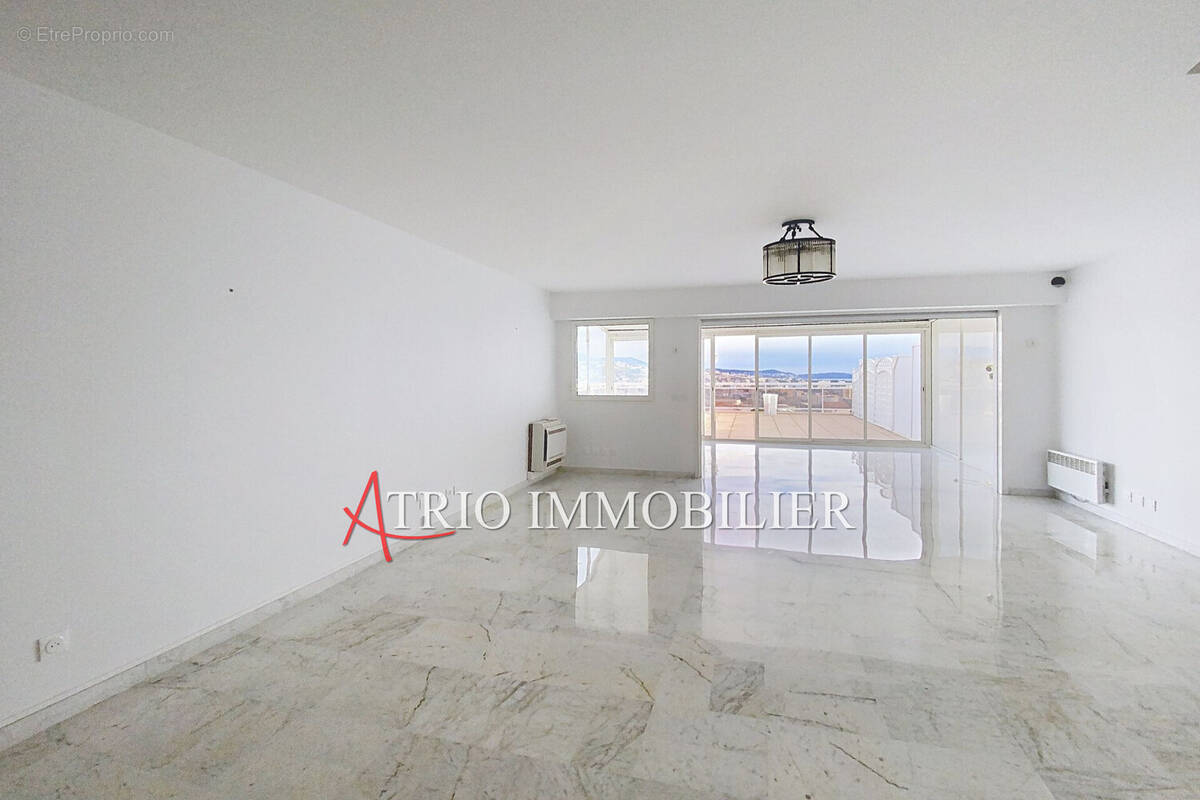 Appartement à SAINT-LAURENT-DU-VAR