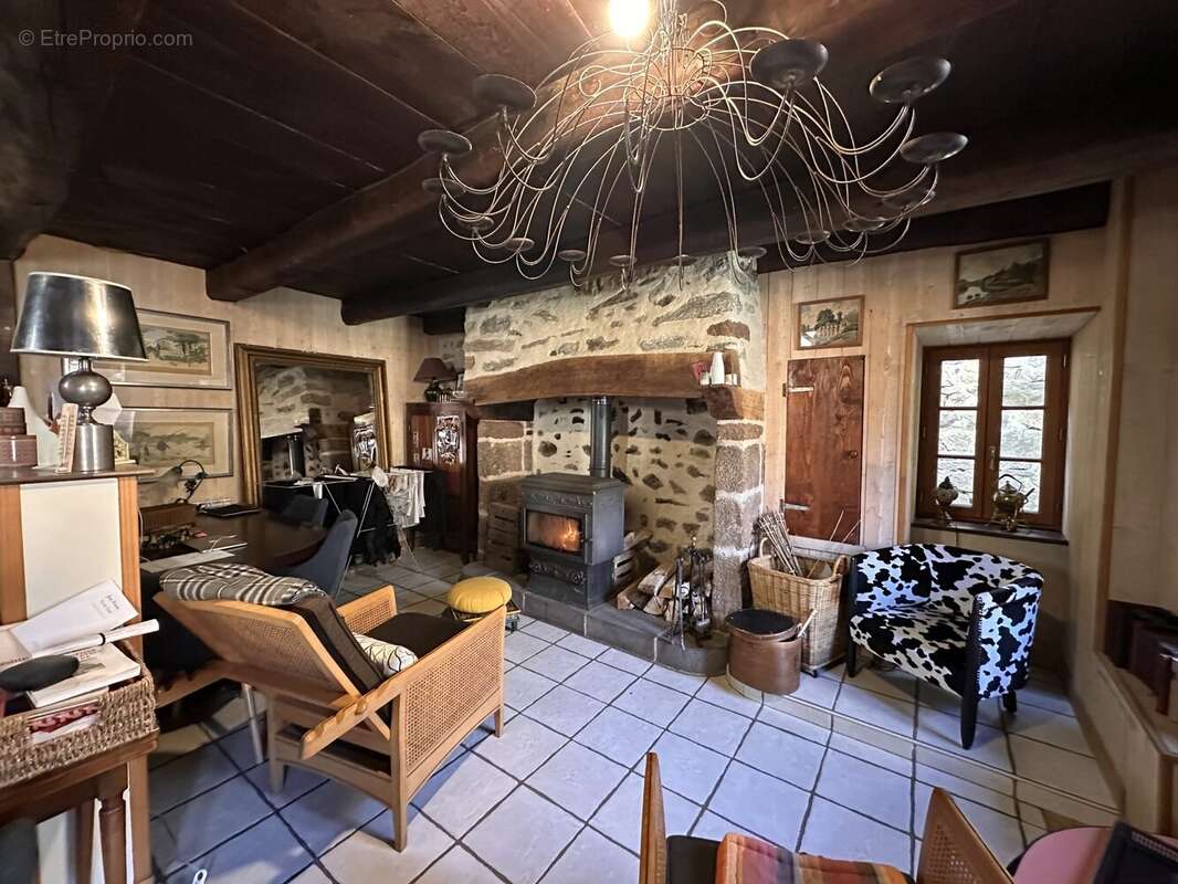 Maison à MOLOMPIZE
