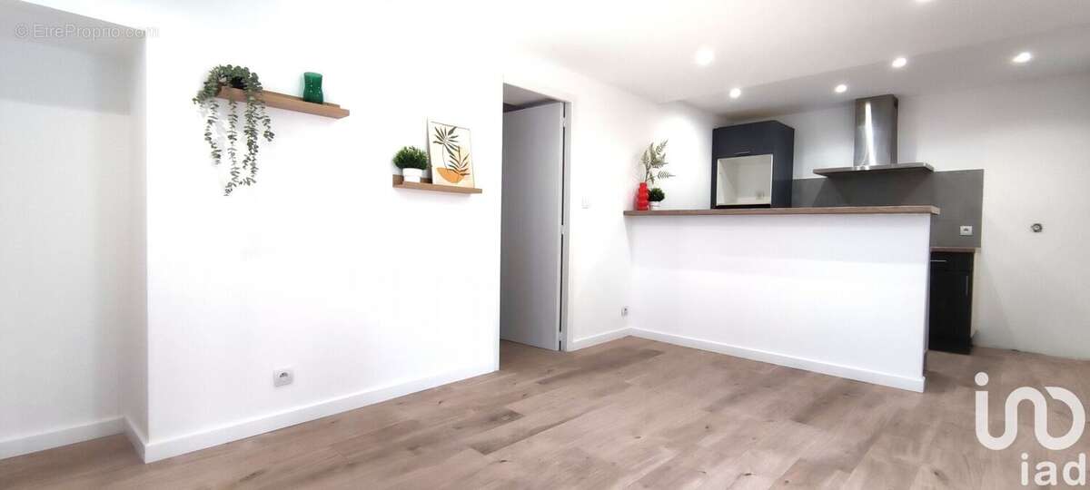 Photo 2 - Appartement à LE REVEST-LES-EAUX