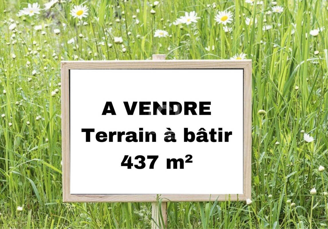 Terrain à SAINT-PHILBERT-DE-GRAND-LIEU