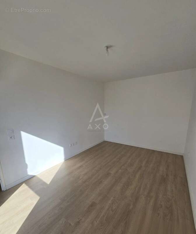 Appartement à COMBS-LA-VILLE