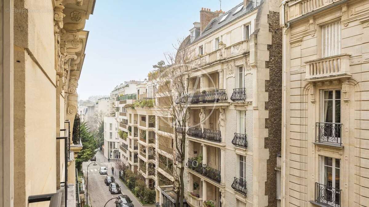 Appartement à PARIS-16E