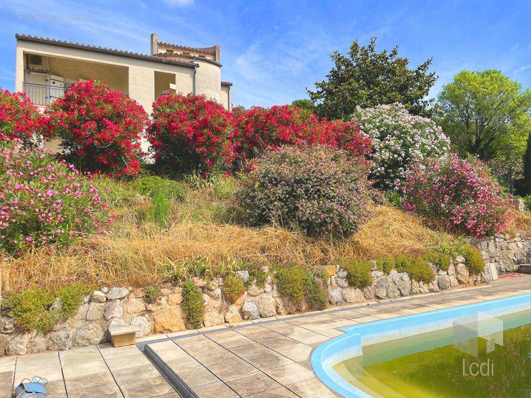 Maison à LA GARDE-ADHEMAR