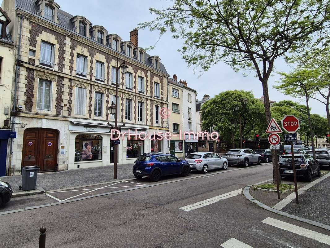 Commerce à MANTES-LA-JOLIE