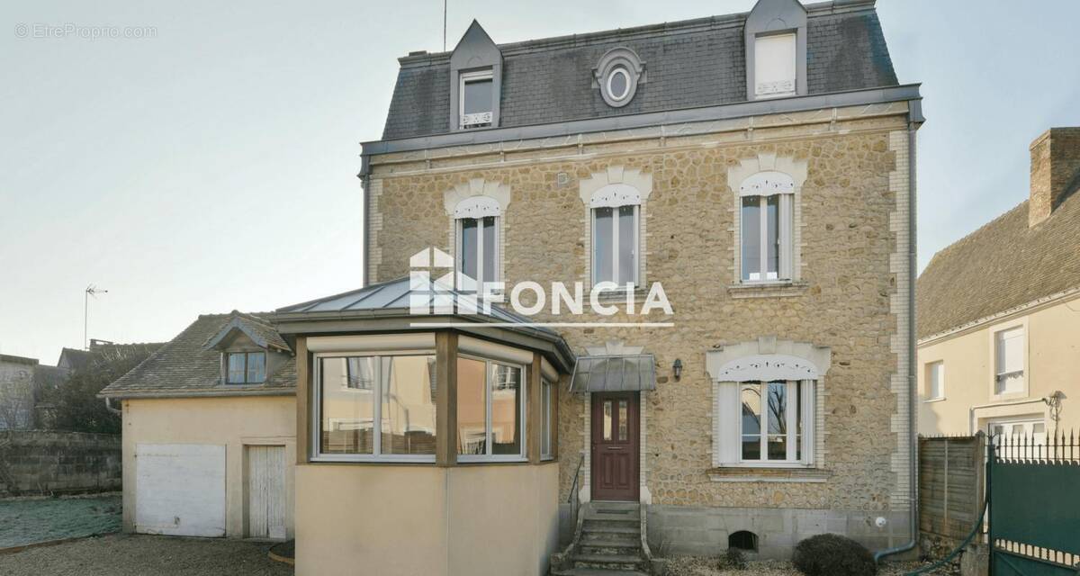 Maison à CONNERRE