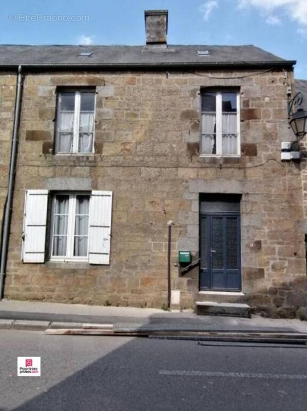 Maison à CARROUGES