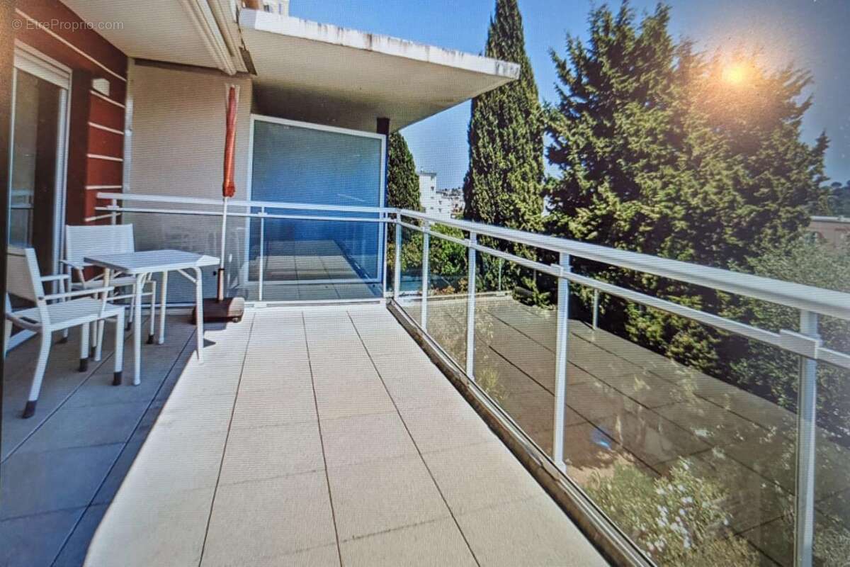 Appartement à VALLAURIS