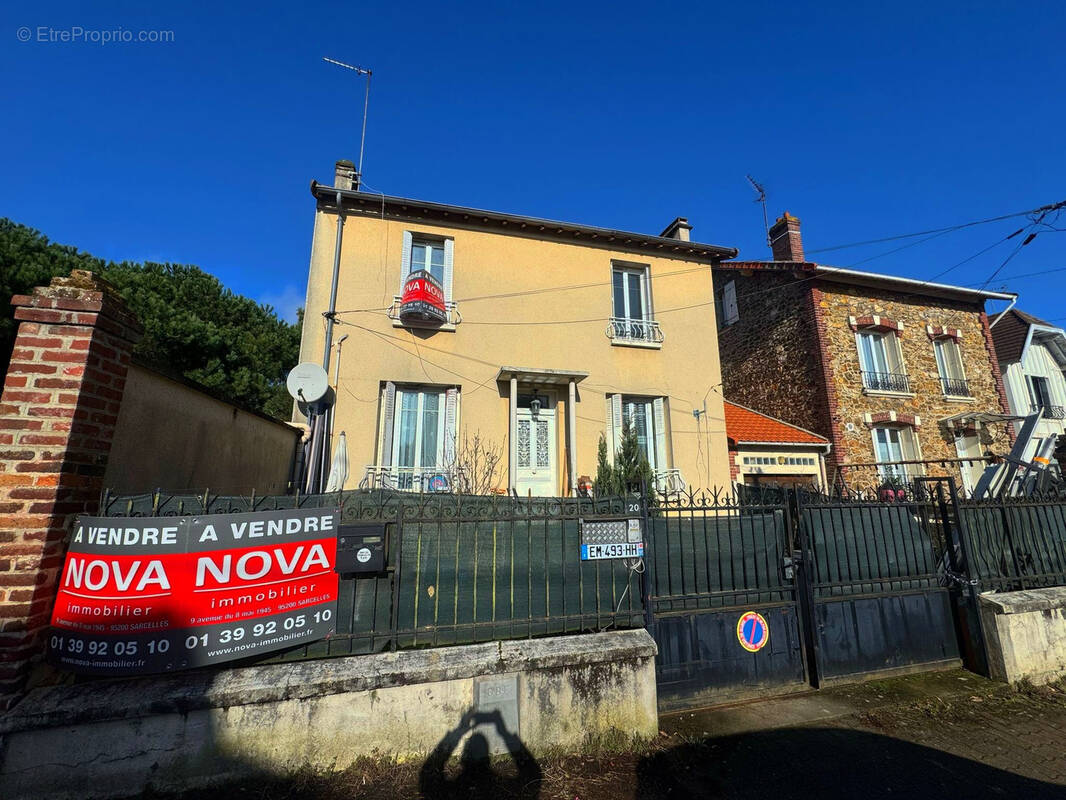 Maison à SARCELLES