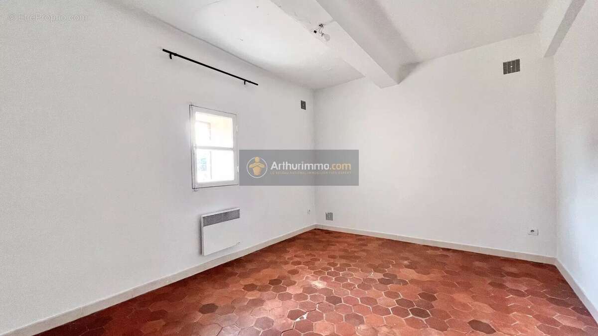 Appartement à PUGET-SUR-ARGENS