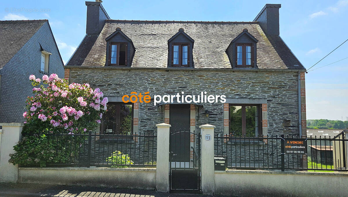 Maison à MUR-DE-BRETAGNE