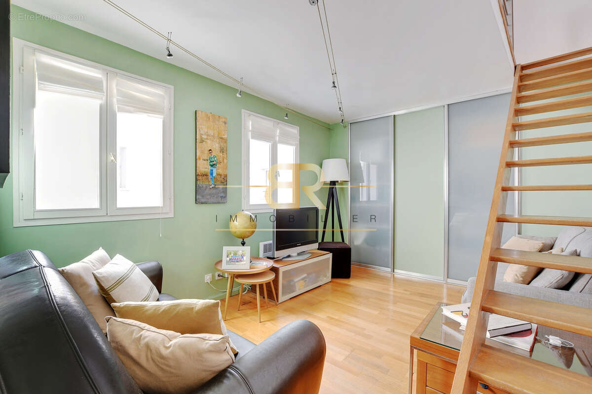 Appartement à PARIS-1E