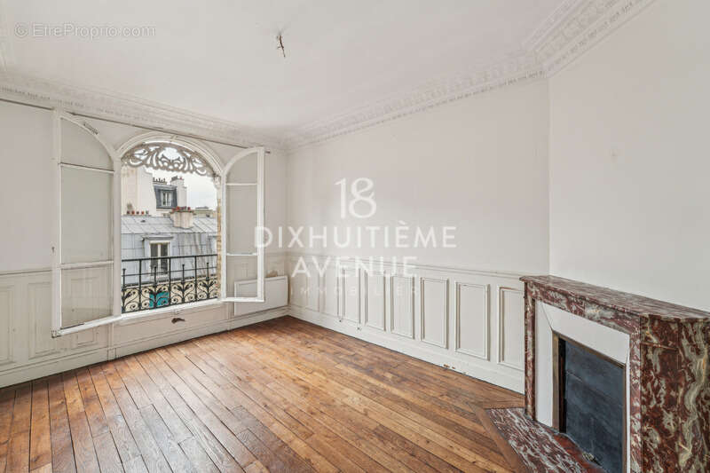 Appartement à PARIS-18E