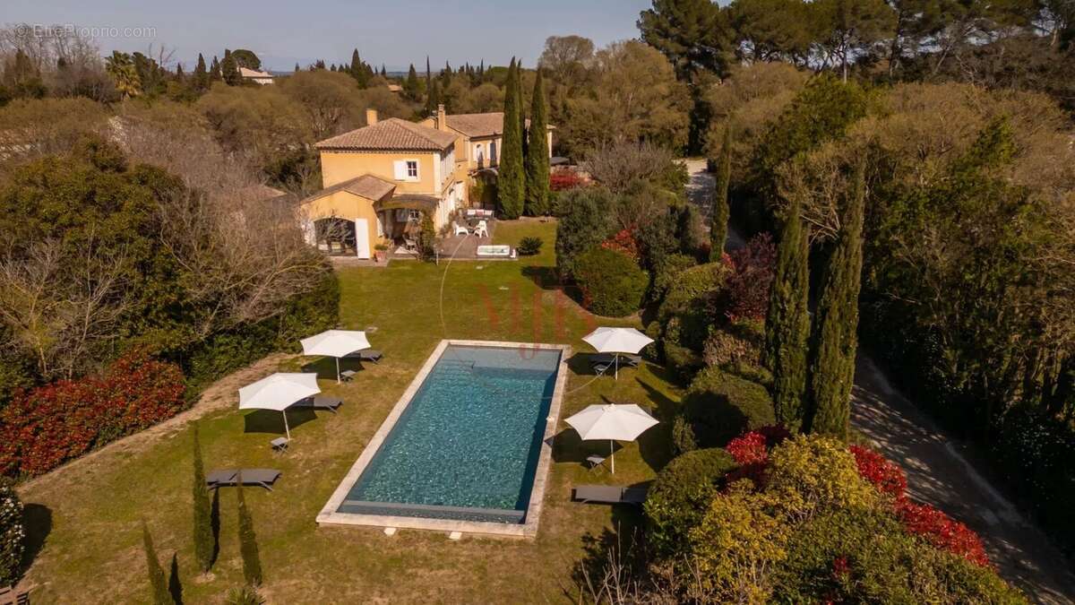 Maison à MAS-BLANC-DES-ALPILLES