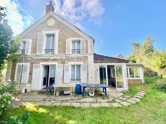 Maison à OZOUER-LE-VOULGIS