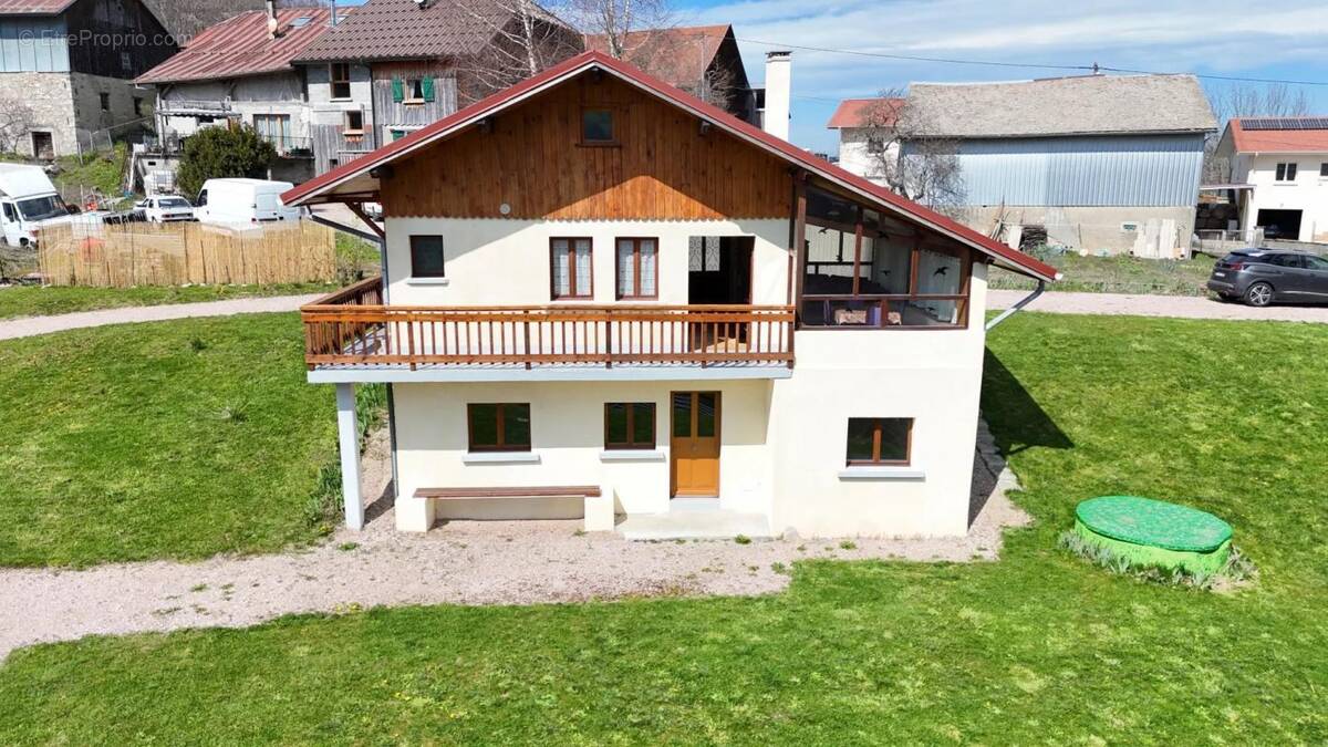 Maison à REYVROZ