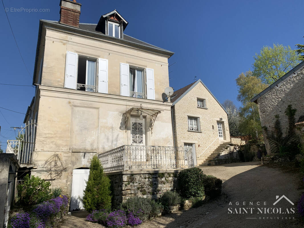 Maison à MEZY-SUR-SEINE