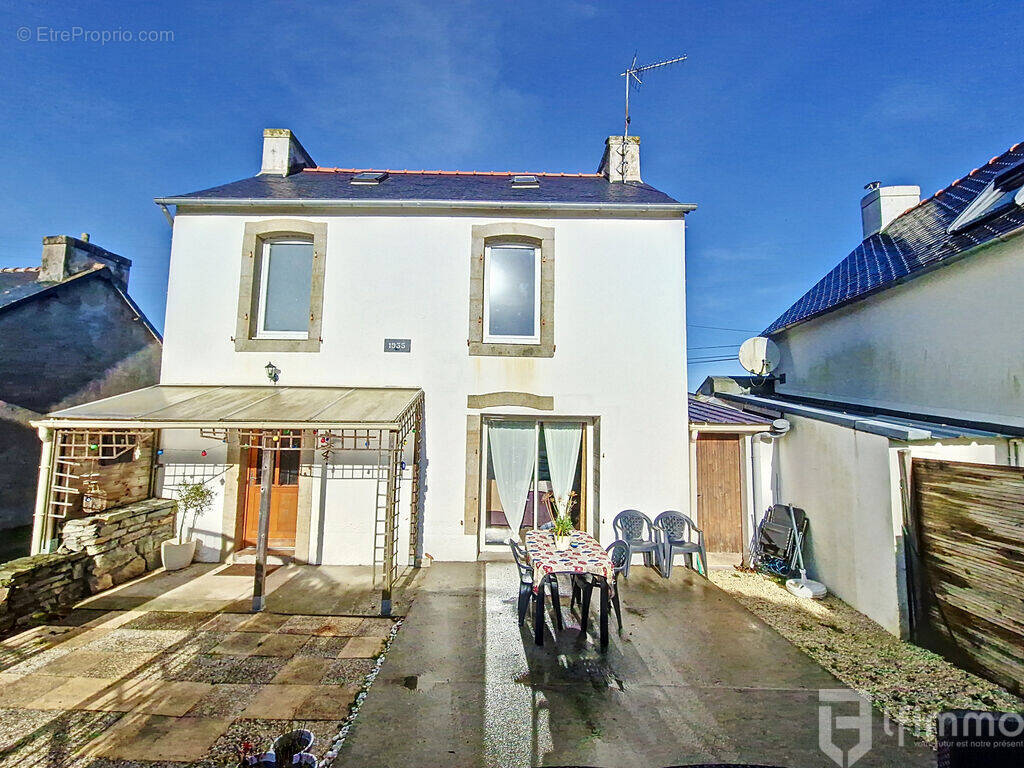Maison à CAST