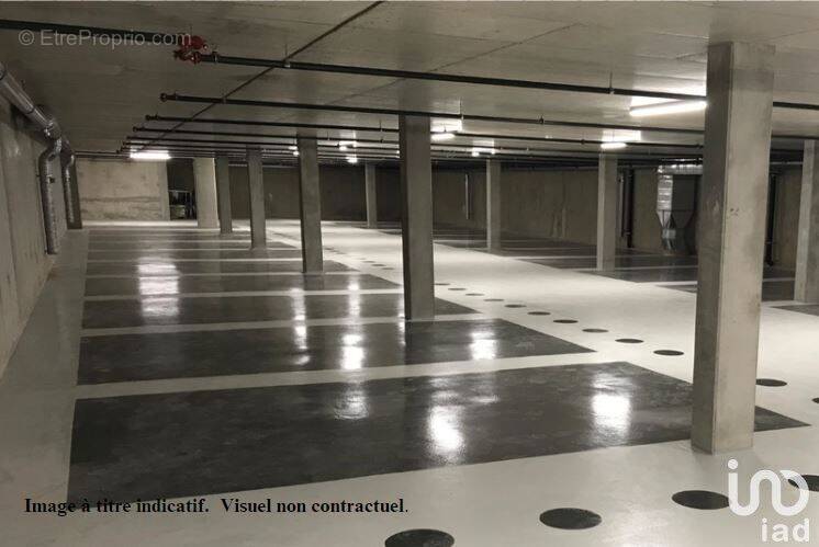 Photo 1 - Parking à LE BLANC-MESNIL