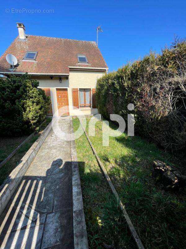 Maison à BRUYERES-SUR-OISE