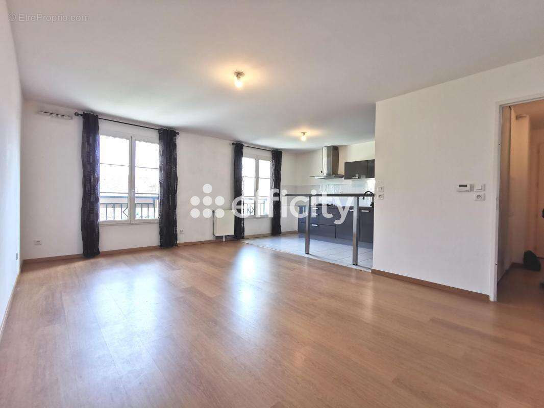 Appartement à LA CHAPELLE-EN-SERVAL