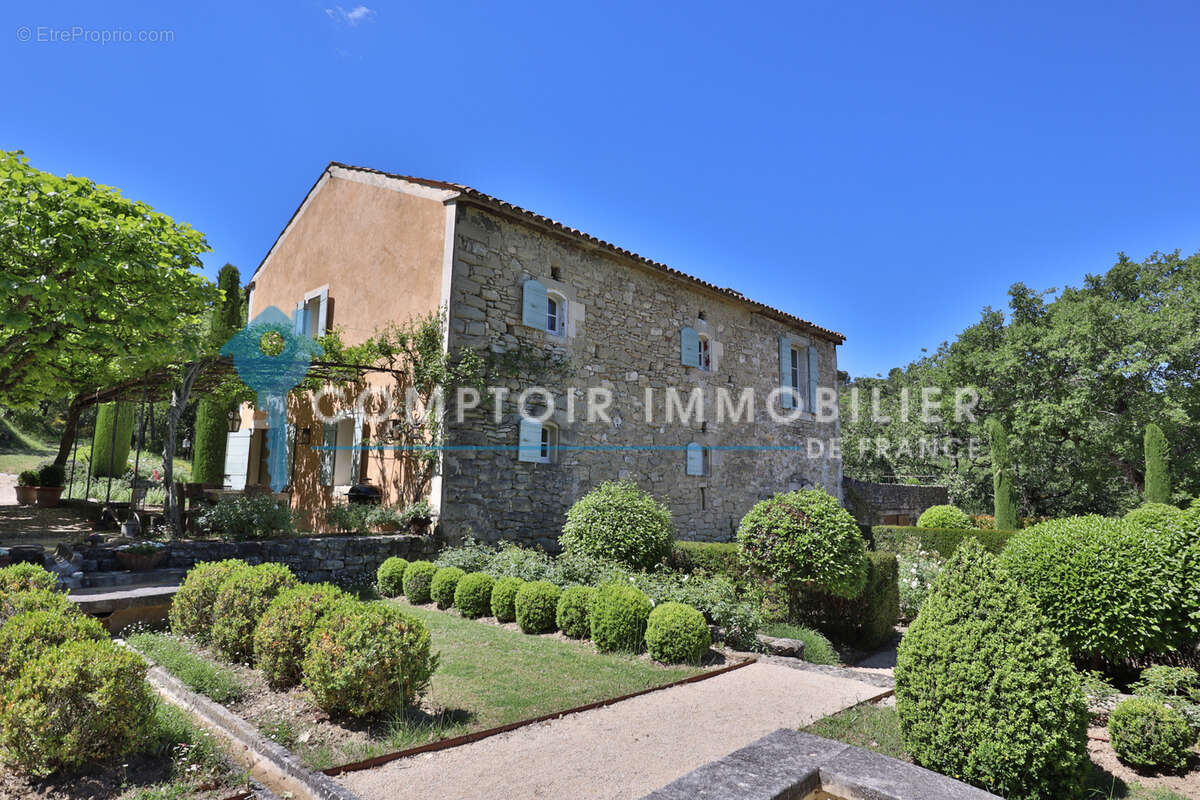 Maison à LACOSTE