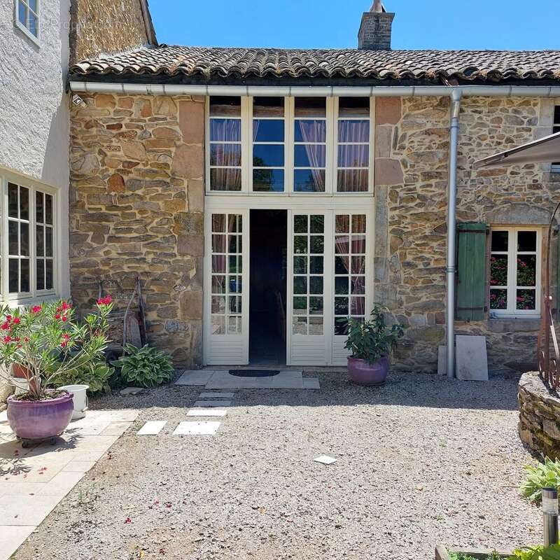 Maison à MONESTIES
