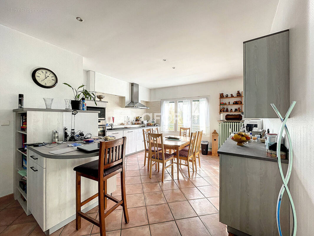 Appartement à NEUVILLE-SUR-SAONE