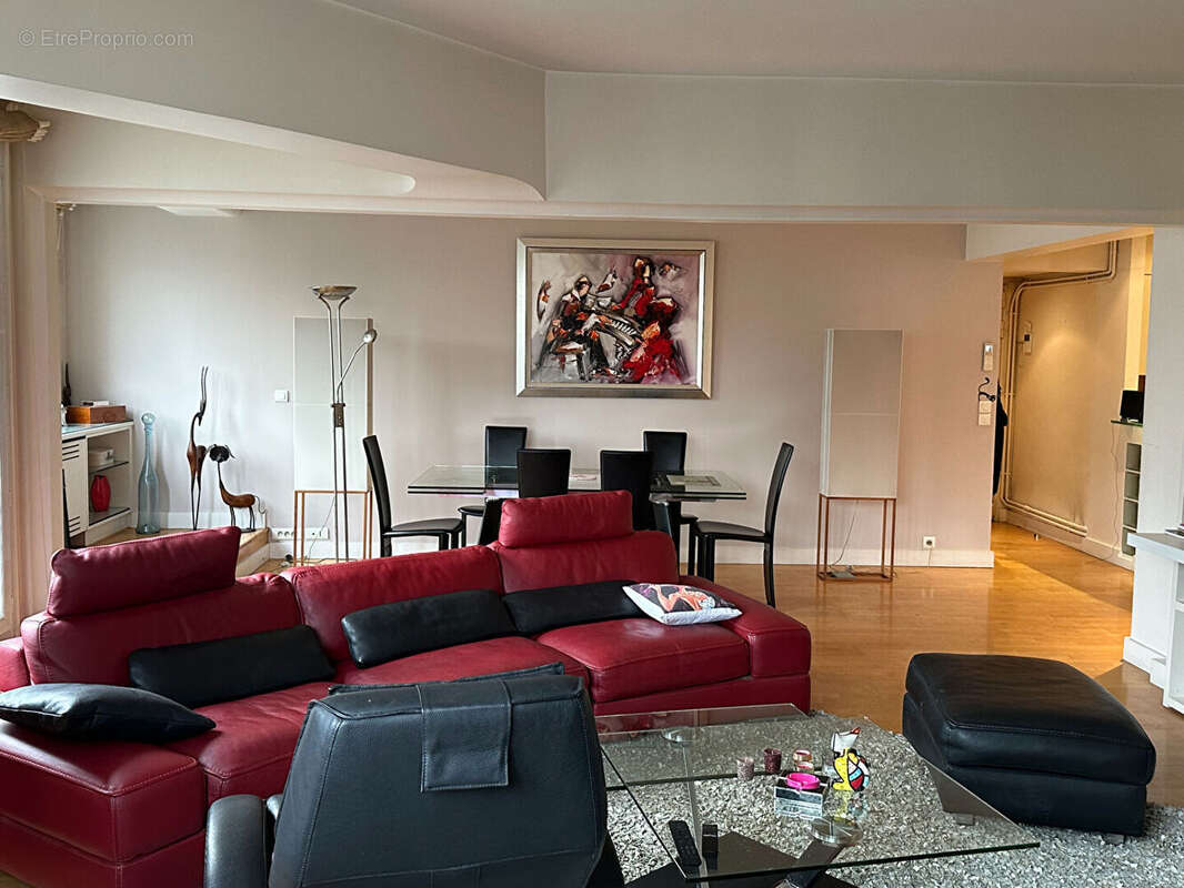 Appartement à PARIS-1E
