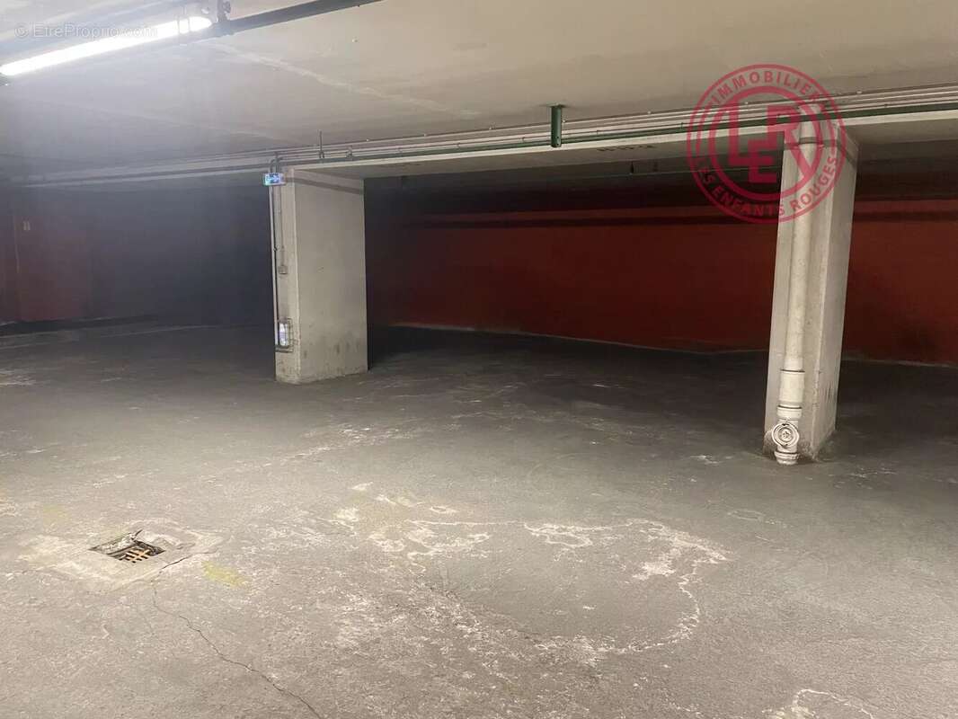 Parking à PARIS-3E