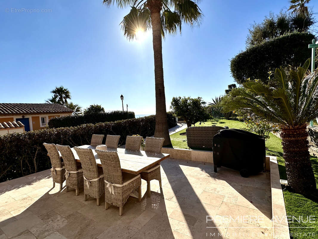 Maison à ROQUEBRUNE-SUR-ARGENS