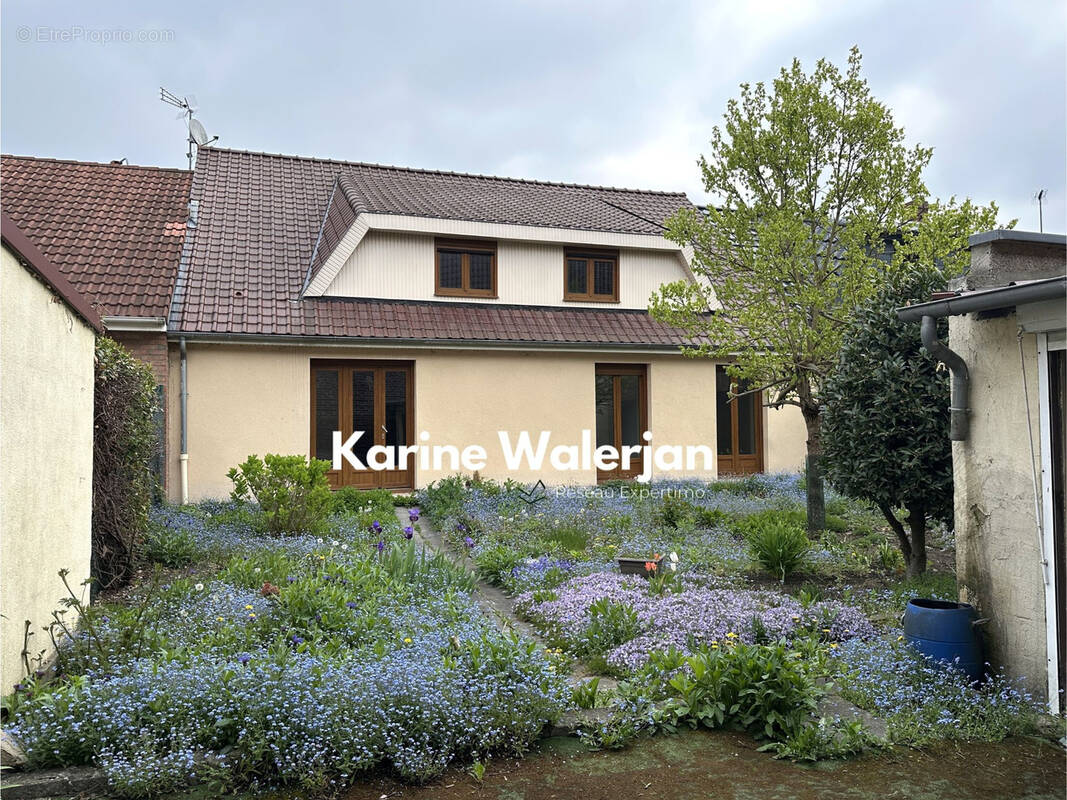 Maison à DOURGES
