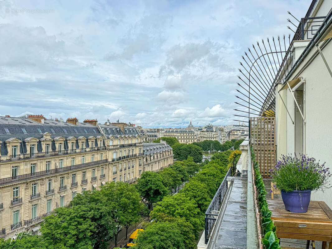 Appartement à PARIS-8E