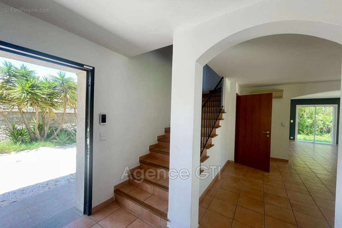 Maison à SOLLIES-PONT