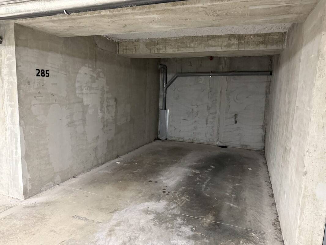 Parking à LYON-8E