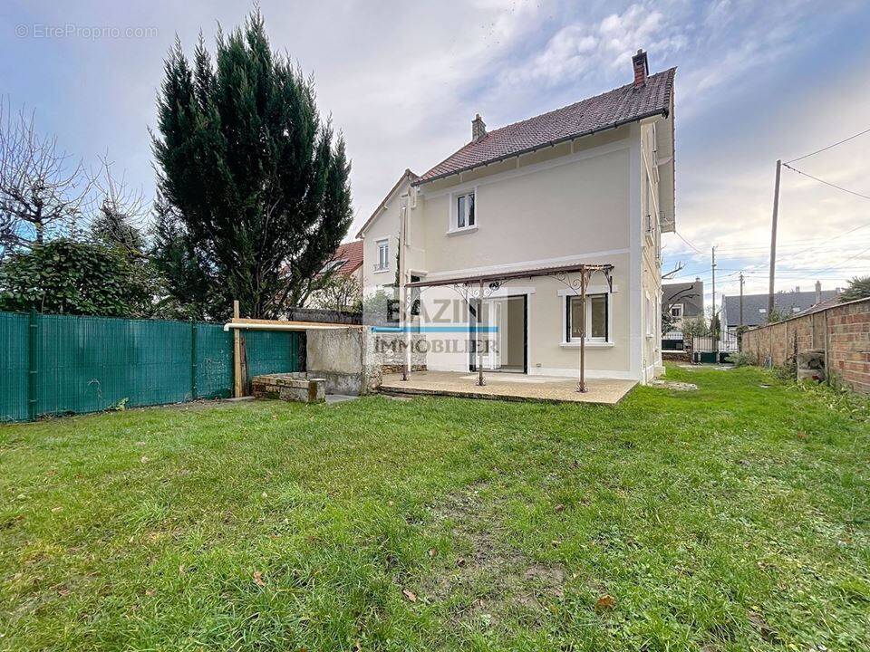 Maison à SAINTE-GENEVIEVE-DES-BOIS