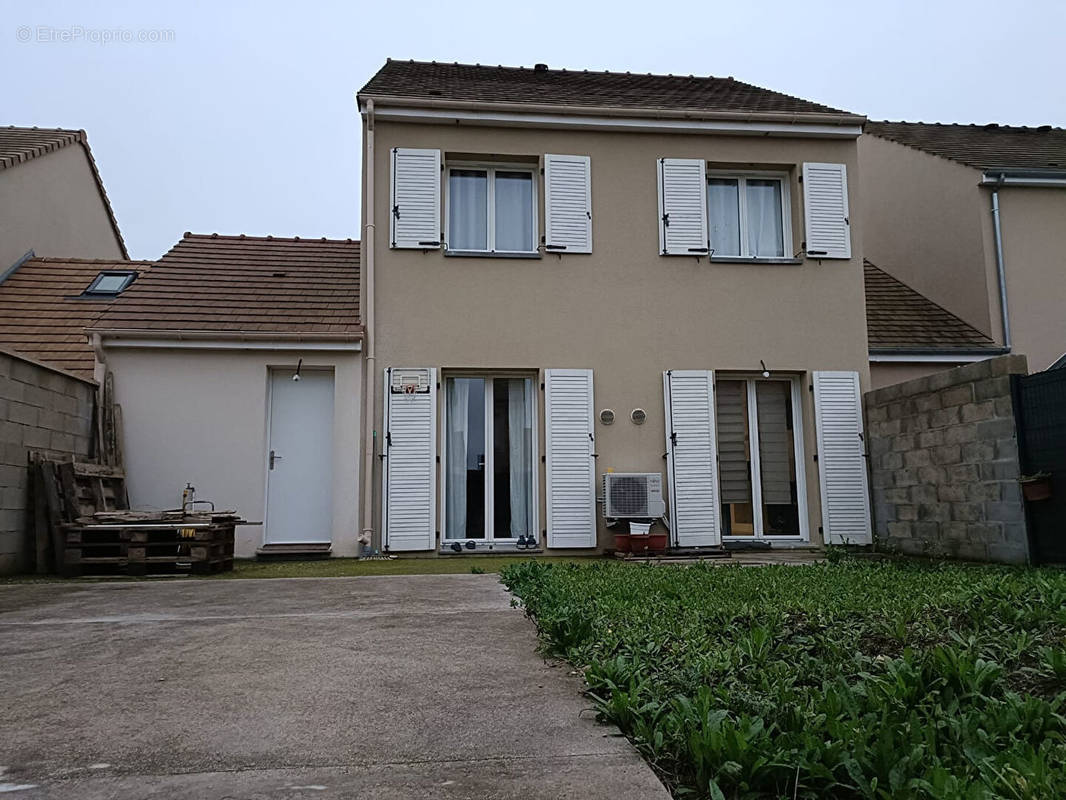 Maison à ETAMPES