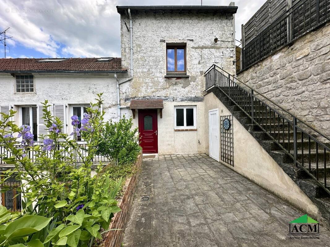 Maison à MERY-SUR-OISE