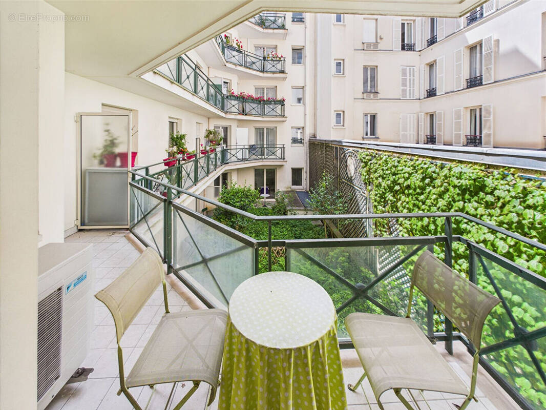 Appartement à PARIS-17E