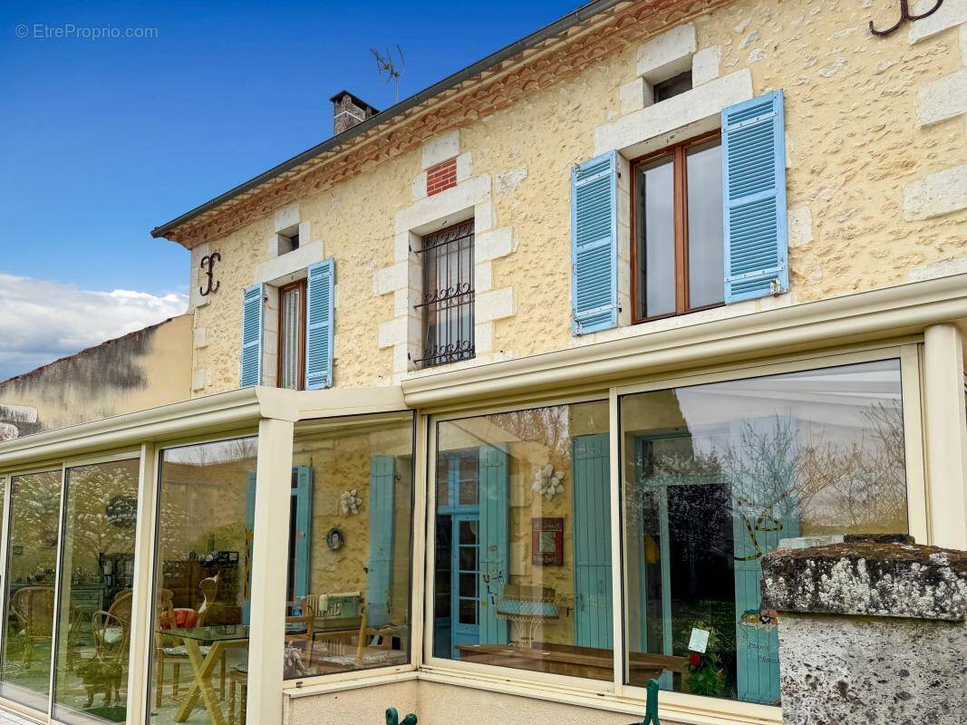 Maison à NEUVIC