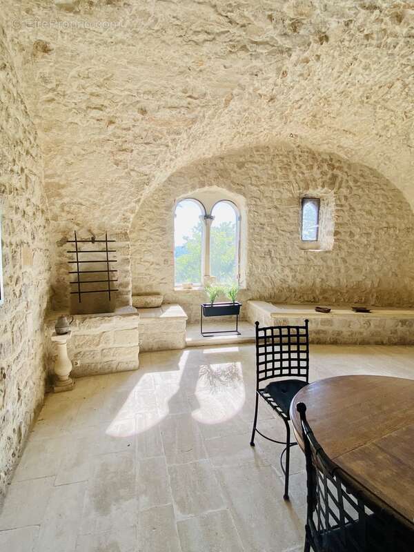 Maison à LA GARDE-ADHEMAR