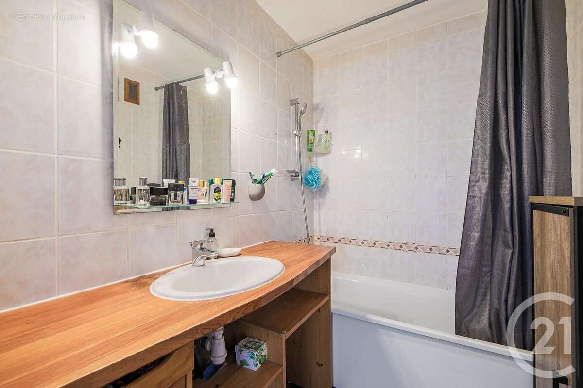 Appartement à LE PONT-DE-CLAIX