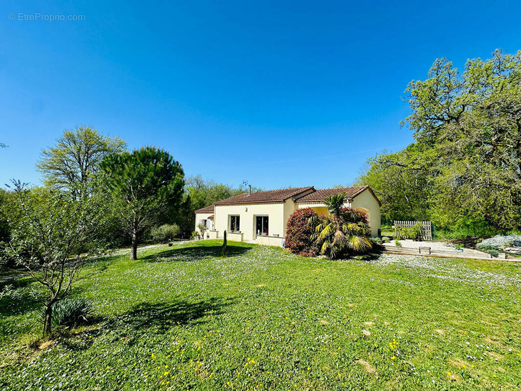 Maison à MONTAIGU-DE-QUERCY