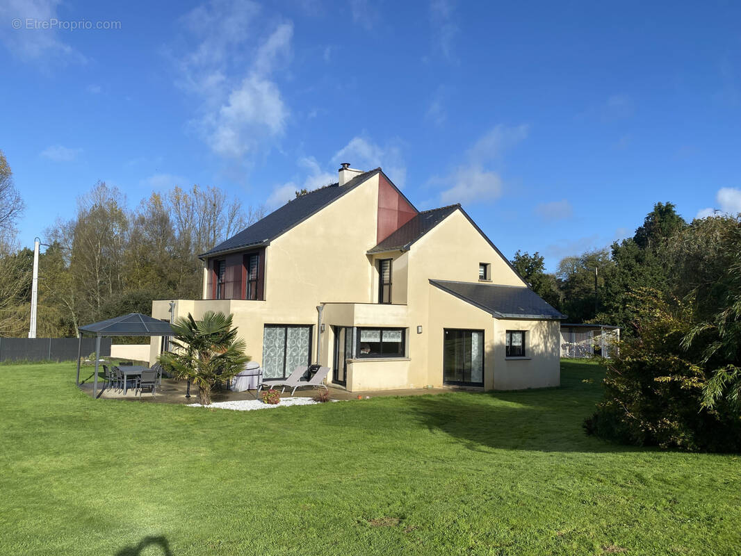 Maison à LOCMALO