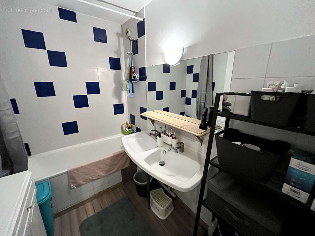 Appartement à SAINT-LAURENT-DU-VAR