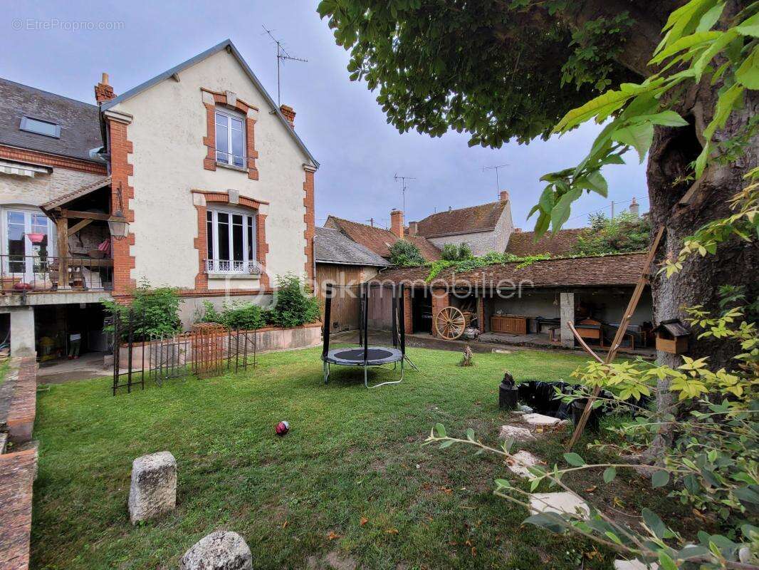 Maison à BEAUNE-LA-ROLANDE